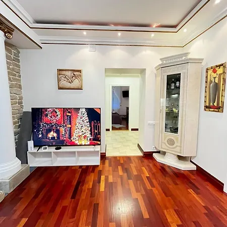 Elegant 5 Bedr With Sauna In The Centre, Near Viru And Old Town, With Private Parking * Tallinn