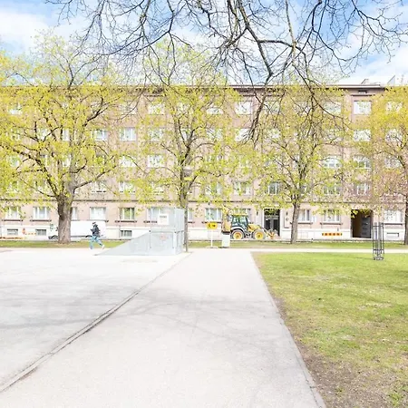 Elegant 5 Bedr With Sauna In The Centre, Near Viru And Old Town, With Private Parking Appartement Tallinn