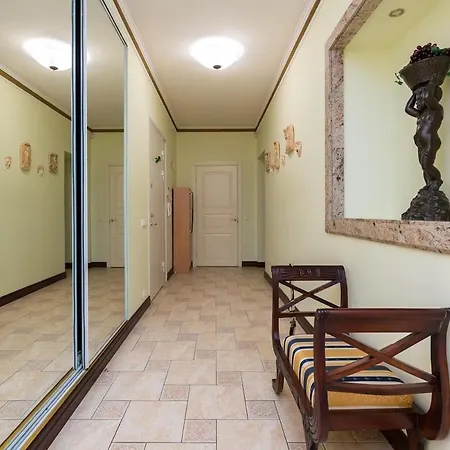 Apartment Elegant 5 Bedr With Sauna In The Centre, Near Viru And Old Town, With Private Parking Tallinn