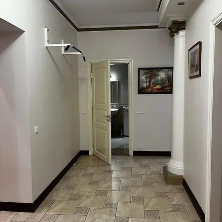 Elegant 5 Bedr With Sauna In The Centre, Near Viru And Old Town, With Private Parking