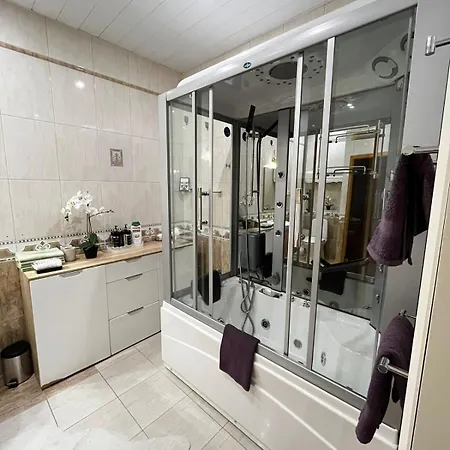 Elegant 5 Bedr With Sauna In The Centre, Near Viru And Old Town, With Private Parking