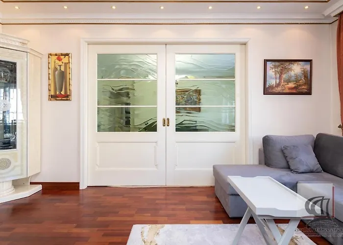 Elegant 5 Bedr With Sauna In The Centre, Near Viru And Old Town, With Private Parking شقة