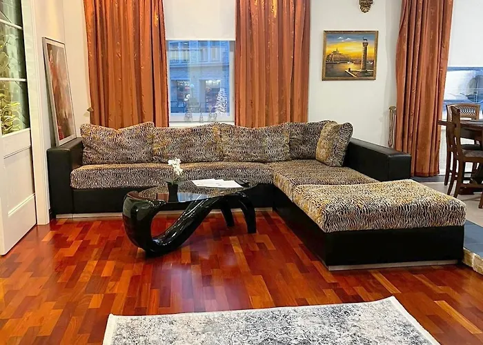 Elegant 5 Bedr With Sauna In The Centre, Near Viru And Old Town, With Private Parking Apartment Tallinn