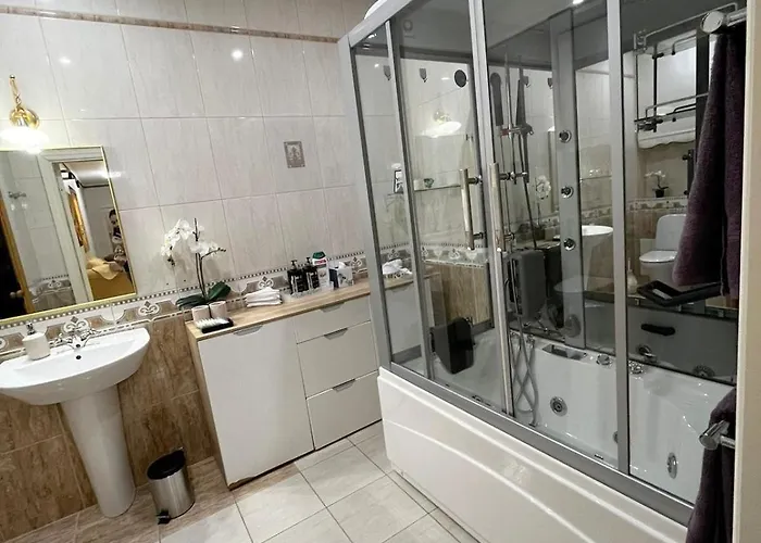 Elegant 5 Bedr With Sauna In The Centre, Near Viru And Old Town, With Private Parking Tallinn