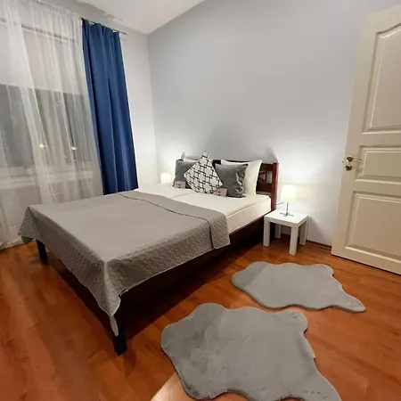 Elegant 5 Bedr With Sauna In The Centre, Near Viru And Old Town, With Private Parking Lejlighed *