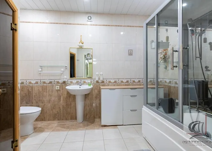 Elegant 5 Bedr With Sauna In The Centre, Near Viru And Old Town, With Private Parking Apartment *