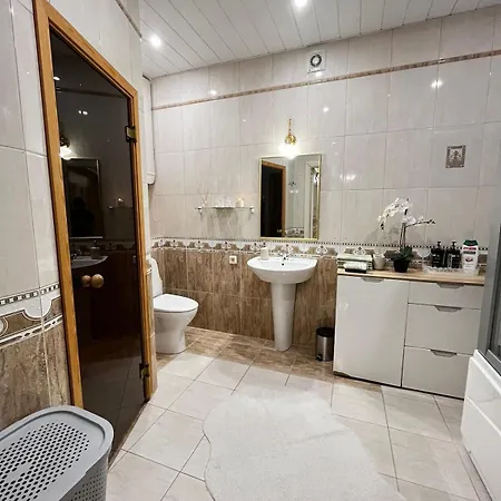 Appartement Elegant 5 Bedr With Sauna In The Centre, Near Viru And Old Town, With Private Parking Tallinn