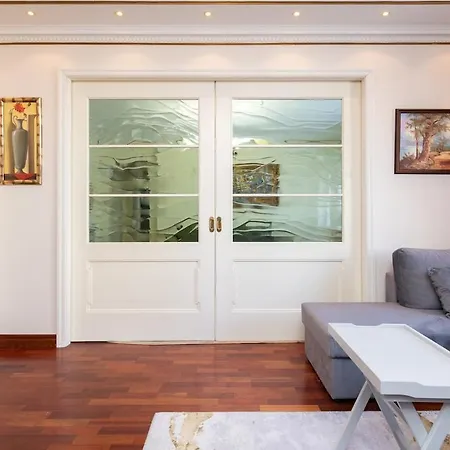 Elegant 5 Bedr With Sauna In The Centre, Near Viru And Old Town, With Private Parking Appartement
